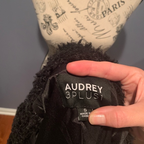 Audrey 3+1 black fluffy jacket - Picture 3 of 3